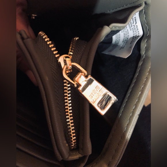 NWT STEVE MADDEN ARMY GREEN WRISTLET WALLET - Picture 4 of 8